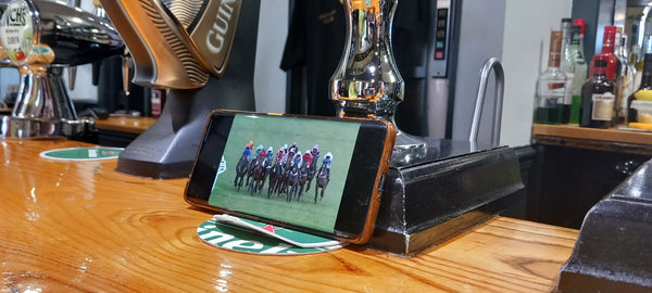 Watch Videos on Holiday with this NEW Smartphone stand