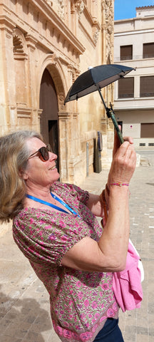 Smartphone Umbrella puts your phone in the shade!